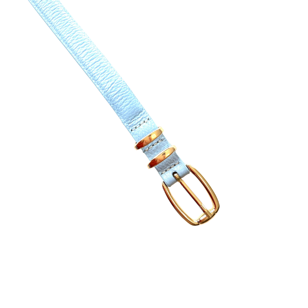 Cinto Couro Giovana (Azul Claro com Fivela Dourada). Em até 4x R$ 39,75.