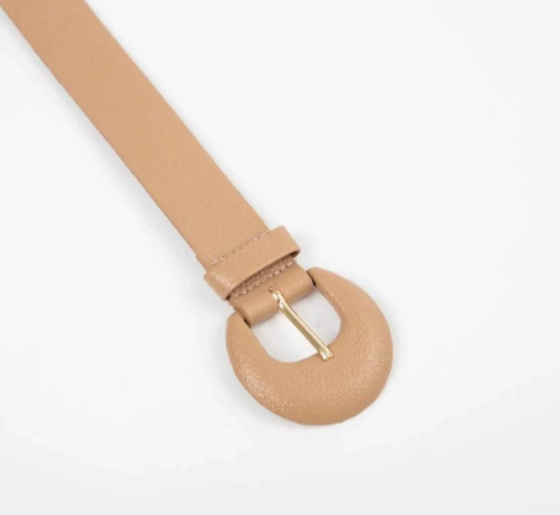 Cinto Couro Ana (Nude com Fivela Meia Lua). Em até 4 x R$ 34,75. Sem Juros.