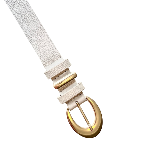 Cinto Couro Emily (Off-white com Fivela e Passante Dourado). Em até 4 x R$  41,25.