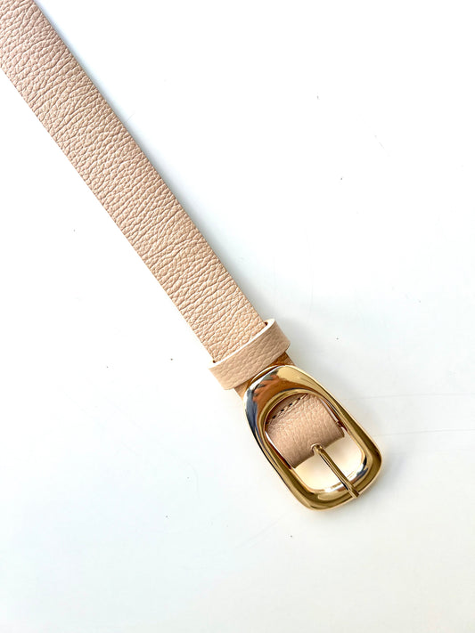 Cinto Vanessa (Couro Nude  com Fivela Dourada). Em até 4x R$ 39,75. Sem juros.