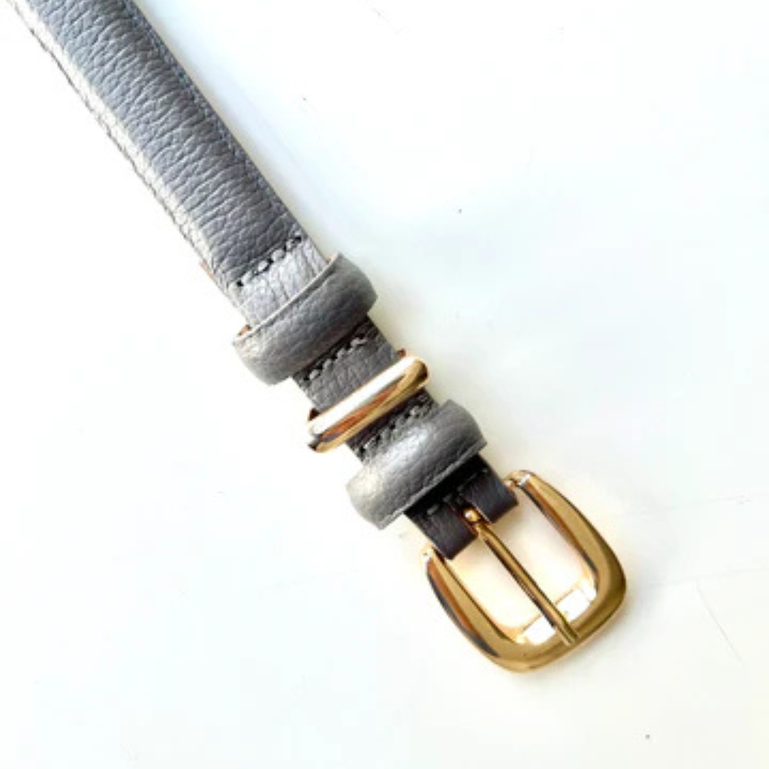 Cinto Couro Silvia (Cinza com Fivela Dourada). Em até 4x.