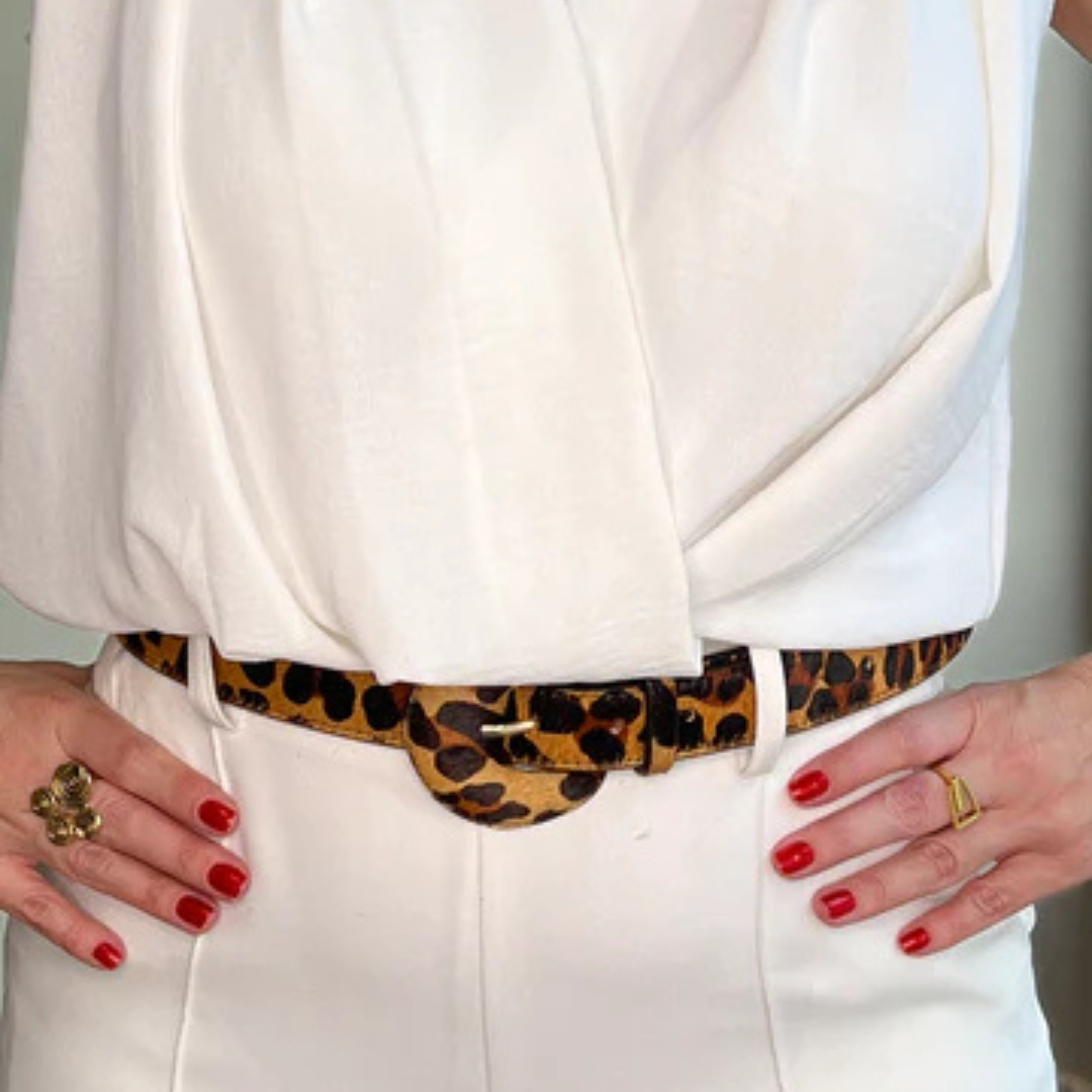 Cinto Couro Ana (Onça com Fivela Meia Lua). Em até 4 x