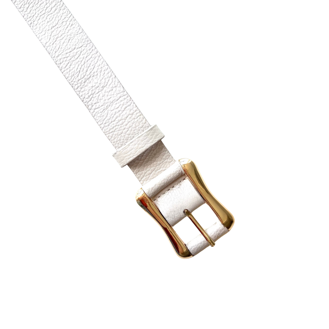Cinto Couro Dominique (Off White com Fivela Dourada). Em até 4x