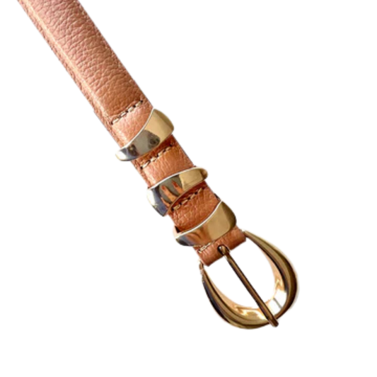 Cinto Couro Rebeca (Nude com Fivela e Passantes Dourados). Em até 4x R$ 41,24. Sem juros.